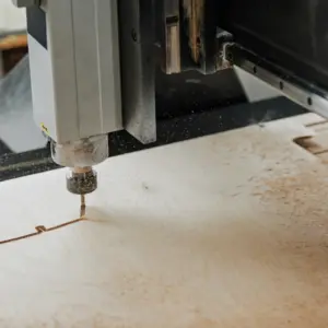 Corte en madera de CNC